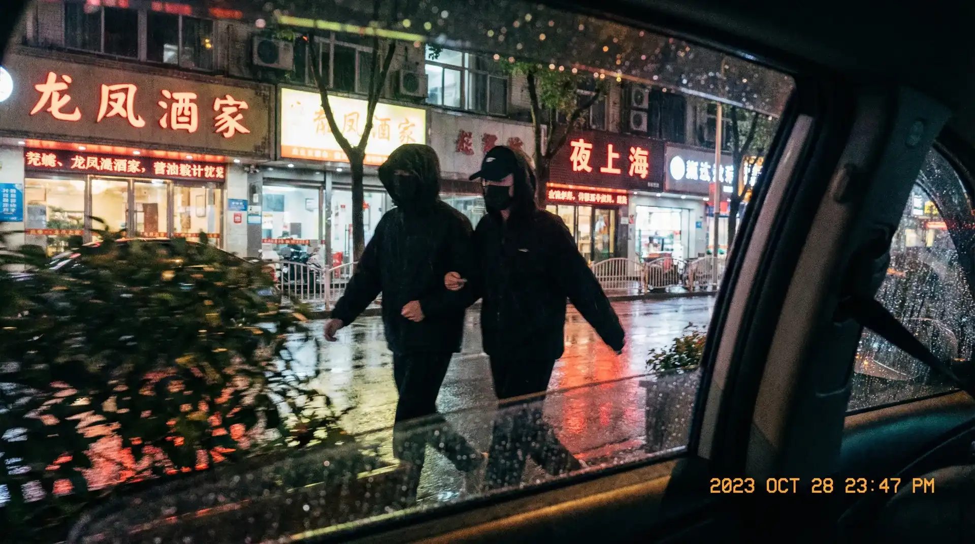 冠军体育官网 - 顶流明星深夜密会现场抓拍照片